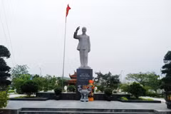 La statue du Président Hô Chi Minh à Cô Tô