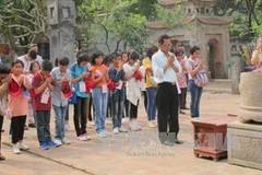 Ninh Binh: pèlerinage d'enseignants et élèves vietnamiens de Thaïlande