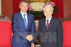 Le PM roumain reçu par les chefs du Parti et de l’Etat vietnamiens