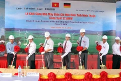 Ninh Thuan : mise en chantier de la centrale éolienne de Mui Dinh