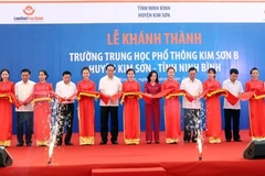 Le chef de l’État à la cérémonie d’inauguration des lycées à Ninh Binh