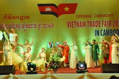 Ouverture de la foire commerciale du Vietnam 2016 au Cambodge