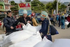 Plus de 1.544 tonnes de riz pour les provinces de Diên Biên et Lang Son