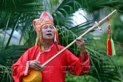 Celui qui conserve et développe les airs de Then au pays des Tày