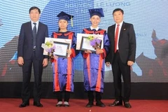 Remise des bourses d'études aux 51 lauréats des universités du Sud