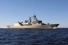 Un navire de la Marine royale australienne au port de Ho Chi Minh-Ville 