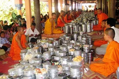 Félicitations aux Khmers en l'honneur de la fête Sene Dolta à Vinh Long