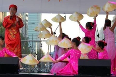 Le Vietnam brille à la 10e Fête de la diversité culturelle de Varsovie