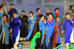 Festival du chant folklorique "vi" et "giam" de Nghê Tinh 2016