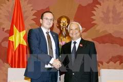 Renforcement des échanges parlementaires Vietnam-Roumanie 