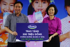 Vinamilk offre du lait aux enfants de la province de Ninh Binh