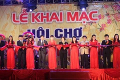 Ouverture de la Foire printanière à Quang Binh et Thai Nguyên
