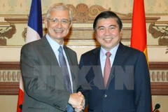 Le président de l’AN française termine sa visite officielle au Vietnam