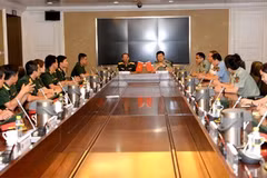 Echanges entre jeunes officiers vietnamiens et chinois 