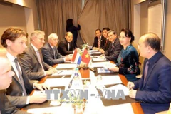 Le Vietnam s'engage à favoriser les investissements étrangers
