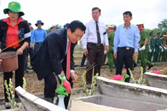 Long An : inhumation des restes de soldats tombés au Cambodge 