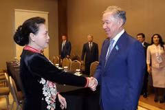 La présidente de l'AN rencontre le président de la Chambre des représentants du Kazakhstan