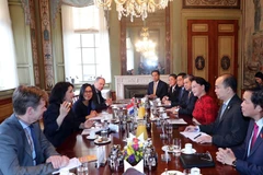 La président de l'AN Nguyen Thi Kim Ngan visite l'Institut de Deltares aux Pays-Bas