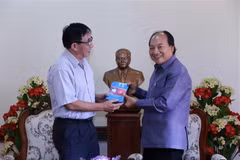 Le Vietnam remet au Laos un film sur le président Souphanouvong