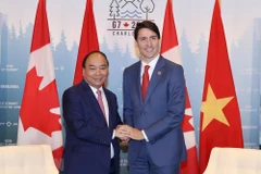 Entretien entre les Premiers ministres vietnamien et canadien
