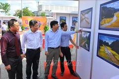 L’ouverture de l’exposition photographique "A travers des régions patrimoniales" à Ninh Binh