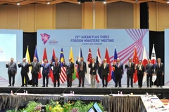 Le vice-PM Pham Binh Minh participe à des réunions liées à l'AMM-51