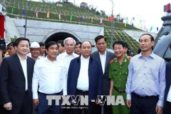 Le Premier ministre se rend au tunnel du col Ca