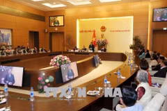 La vice-présidente de l’AN rencontre des enseignants vietnamiens établis en Thaïlande