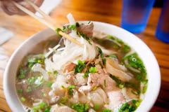 Le pho vietnamien parmi les plats à goûter absolument