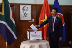 Des Vietnamiens en Afrique du Sud collectent des fonds pour Truong Sa