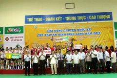 Volley-ball: le Vietnam brille lors d'un tournoi international à Vinh Long