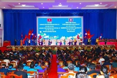 Metting en l'honneur des anniversaires des relations Laos-Vietnam à Khammoune