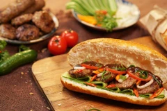 Dessiner une carte culinaire présentant 100 spécialités vietnamiennes 