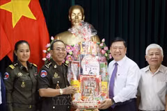 Une délégation militaire cambodgienne en visite à Vinh Long