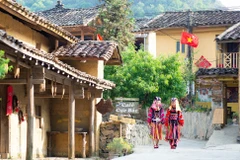 Des costumes colorés de l’ethnie minoritaire Lô Lô à Hà Giang