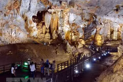 La grotte Thien Duong établit un record d'Asie pour ses magnifiques stalactites et stalagmites