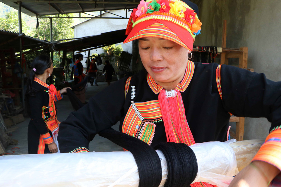 Un fils peut atteindre 10 mètres après le filage. Photo: VNA