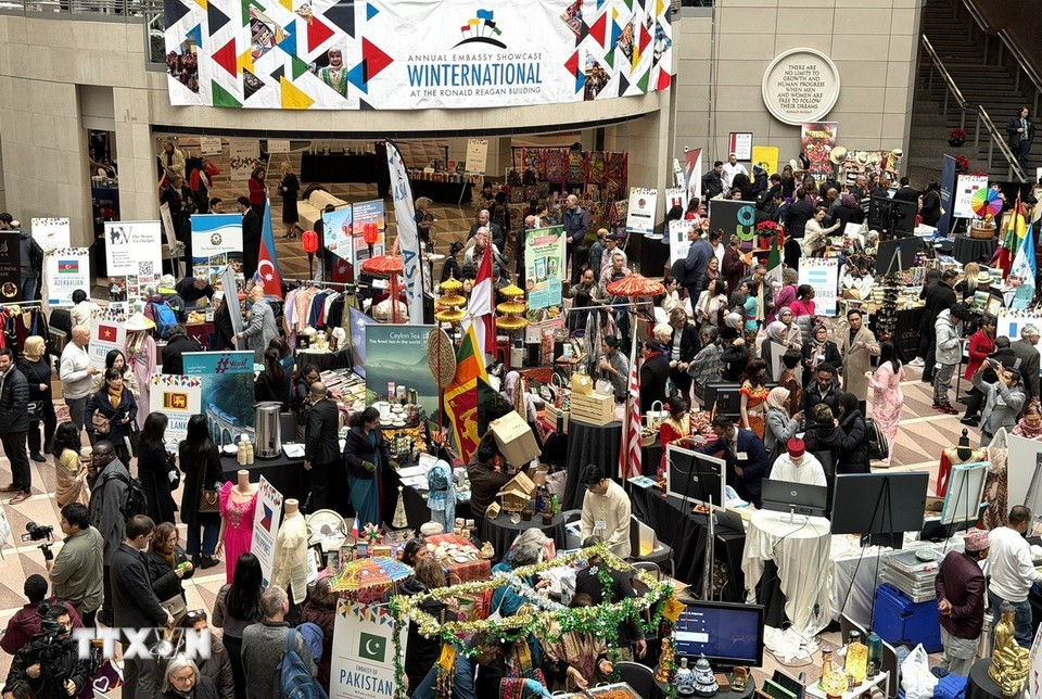 Cet évènement annuel a vu la participation de 53 ambassades et agences de représentation diplomatique à Washington D.C. Photo: VNA