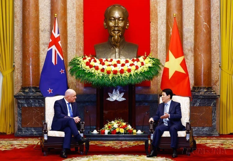 Le président du Vietnam, Luong Cuong reçoit le Premier ministre néo-zélandais Christopher Luxon, en visite officielle au Vietnam, le 26 février 2025. Photo: VNA