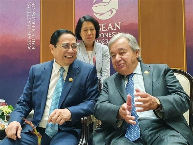 En marge du 43ᵉ Sommet de l’ASEAN et des réunions connexes à Jakarta (Indonésie), le Premier ministre Pham Minh Chinh s’est entretenu avec le secrétaire général des Nations Unies, Antonio Guterres, le 7 septembre 2023. Photo: VNA