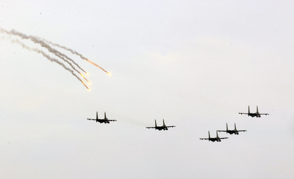 Les avions de chasse Su-30MK2 effectuent une démonstration aérienne dans le ciel de Hanoï. Photo : VNA