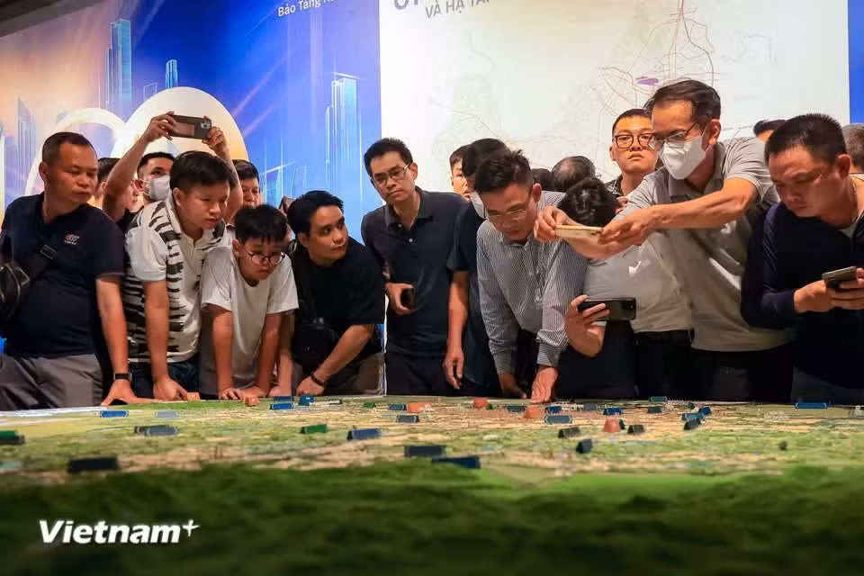 Avec une vision à 100 ans, Hanoï vise à devenir une métropole « civilisée - intelligente - créative - écologique », figurant parmi les capitales offrant la meilleure qualité de vie et le plus haut niveau de bonheur au monde. Photo: VietnamPlus