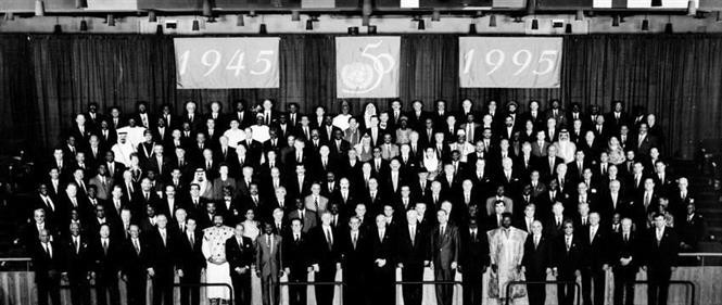 De 51 États membres à sa fondation, l’ONU en compte aujourd’hui 193 pays. Sur la photo : les chefs d’État et de gouvernement participant à la session spéciale de l’Assemblée générale à l’occasion du 50ᵉ anniversaire de la fondation de l’ONU (1995).Photo : Archives/VNA