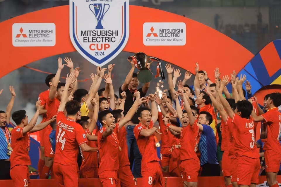 L’équipe de football masculin du Vietnam, sous la direction de l'entraîneur sud-coréen Kim Sang-sik, a remporté la Coupe de l'ASEAN 2024. Photo : VNA