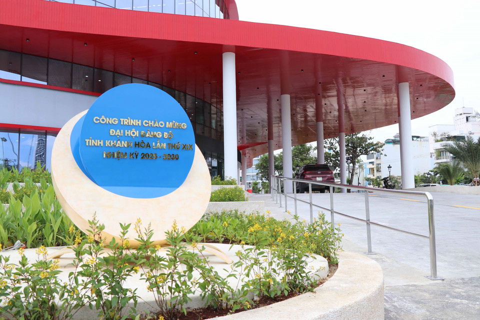 Récemment, cet édifice a été sélectionné parmi les 50 œuvres architecturales emblématiques des provinces et villes du Sud, à l'occasion du 50e anniversaire de la réunification du pays. Photo: VNA