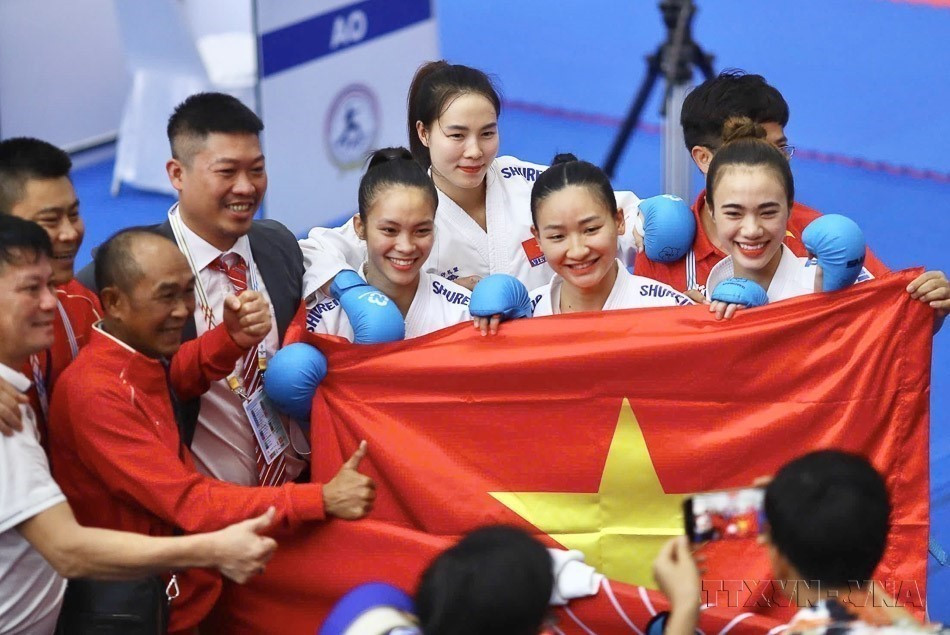 Avec six médailles d'or, trois d'argent et deux de bronze, dépassant ainsi l'objectif fixé, l'équipe vietnamienne de karaté a dominé les 33èmes Jeux d'Asie du Sud-Est (SEAGames 33). Photo: VNA