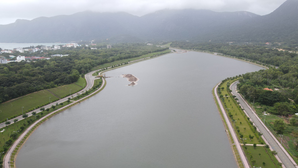 Pendant des décennies après la Réunification nationale, Côn Dao a bénéficié d'investissements importants dans ses infrastructures. Photo: VNA