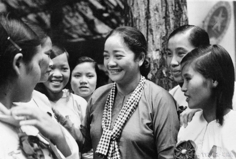 La générale Nguyen Thi Dinh (milieu), leader réputée de l'Armée aux cheveux longs de Ben Tre. Photo: VNA
