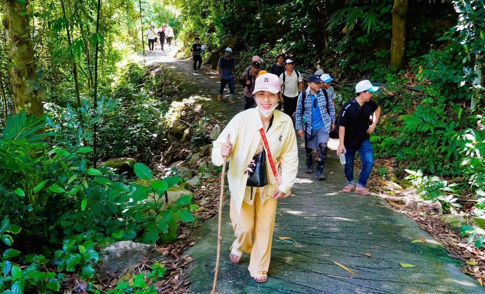 A la conquête du "toit du Sud-Ouest". Photo: VNA