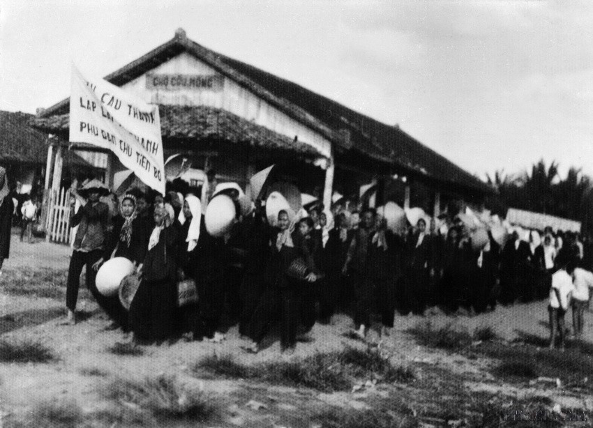 Les membres de l’Armée aux cheveux longs de Ben Tre jouèrent un rôle déterminant dans la lutte contre l'armée américaine et l'administration de Ngo Dinh Diem, avec des manifestations et des actions de résistance dans le Sud du Vietnam.. Photo: VNA